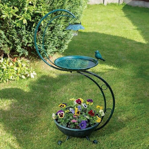 Bain d'oiseaux en métal durable pour espaces extérieurs, construction résistante aux intempéries, piédestal robuste, design de bassin d'eau attirant les oiseaux - Product Image 3