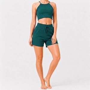 Shorts confortables pour femmes, design avec poches, coupe décontractée, style de vie moderne - Product Image 1