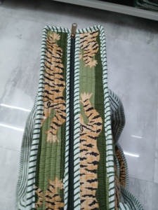 กระเป๋าผ้าแคนวาสลายเสือสไตล์โบฮีเมียนพร้อมซิปปิด หูหิ้วลายทางสีเขียว เหมาะสำหรับชายหาด ทุกฤดูกาล กระเป๋าแฟชั่นสำหรับช้อปปิ้ง - Product Image 3