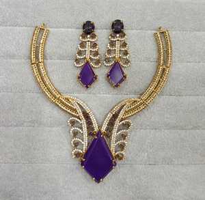 Conjunto de collar con incrustaciones de circonita cúbica de calidad premium y piedra doble, ideal para atuendos étnicos y occidentales, perfecto para bodas. - Product Image 1