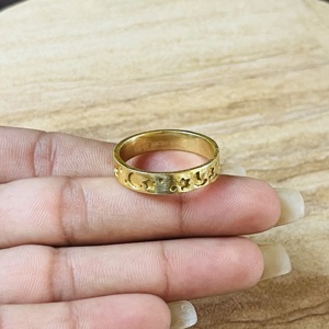 Bague étoile céleste en laiton plaqué or 18 carats pour femme, style minimaliste, motif lune, bijoux modernes, vente en gros/OEM/ODM - Product Image 3