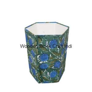 Cubo de papel decorativo hecho a mano con tapa abierta, impreso en PP, con envoltura de cartón y tela 100% algodón. - Product Image 1