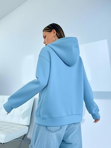 Sweat-shirt à capuche décontracté pour femme en polyester recyclé durable, doublé pour l'hiver, avec logo personnalisé sur le devant, respectueux de l'environnement - Product Image 2
