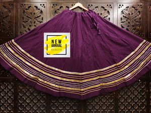 Ensemble ethnique Navratri haut de gamme en rayonne et coton, avec chaniya et tissu de blouse, bordure Lappa originale, entièrement cousu, coupe évasée et lourde - Product Image 4