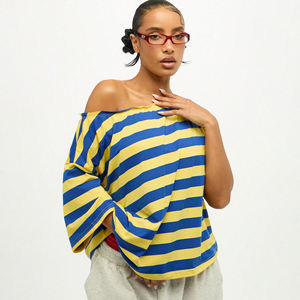 T-shirt rayé décontracté et ample en maille respirante et écologique pour femme, à manches courtes et épaules dénudées, taille froncée, collection été 2026 - Product Image 3