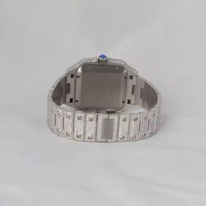 Montre-bracelet carrée sertie de diamants avec cadran rouge profond, chiffres romains argentés, lunette scintillante, bracelet orné et couronne en pierres précieuses - Product Image 2