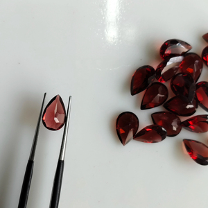 โกเมนสีแดงธรรมชาติ 9x6 มม. รูปทรงลูกแพร์ คุณภาพดีที่สุด พลอยหลวมสำหรับทำเครื่องประดับ - Product Image 3