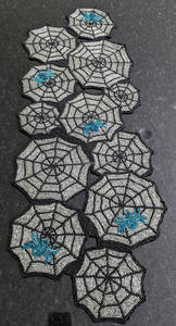 Pier 1 Imports Chemin de table en jacquard toile d'araignée Halloween 100% coton perlé - Product Image 3