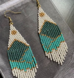 Pendientes de Perlas de Ceilán de Alta Calidad, Color Verde Agua, Estilo Boho, con Cuentas y Flecos, Inspirados en la Naturaleza de la Montaña y la Primavera - Product Image 1