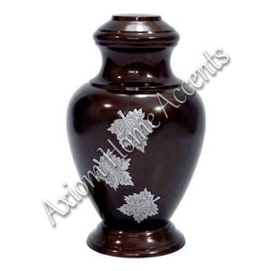 Elegante urna de cremación de aluminio hecha a mano con intrincados grabados, urna de tributo de Axiom Home Accents - Product Image 2