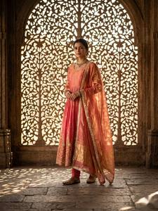 TENNECY Conjunto de Vestido Anarkali de Georgette Sintética Pesada para Mujer con Dupatta de Lentejuelas, Largo hasta el Tobillo, para Fiestas, Todas las Estaciones - Product Image 1