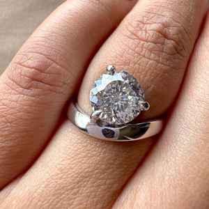 Anillo de Compromiso con Diamante Cultivado en Laboratorio de Primera Calidad, Corte Portugués Redondo de 3.02CT, Unisex, Oro Blanco de 14K, Joyería Fina Moderna para Novia - Product Image 1