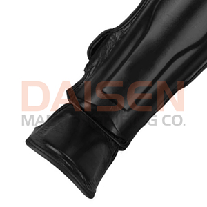 Protège-tibias en cuir PU noir avec fermeture auto-agrippante pour la protection sportive des adultes, design léger, utilisation toutes saisons - Product Image 4