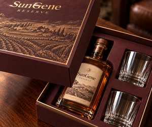 Boîte d'emballage personnalisée pour bouteille de whisky Bordeaux Reserve et base de couvercle de verre - Product Image 4