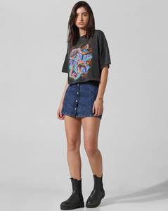 เสื้อยืดครอปทรงบ็อกซี่สำหรับผู้หญิง ผ้าฝ้าย 100% ความยาวสั้น ทรงหลวม สไตล์สตรีทแฟชั่น เสื้อเปล่า ระบายอากาศได้ดี รับสกรีนโลโก้ OEM - Product Image 5