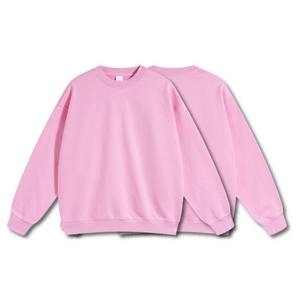 Sudadera unisex azul claro de cuello redondo, corte regular, tejido de algodón, estilo casual para otoño con logo estampado en relieve. - Product Image 4