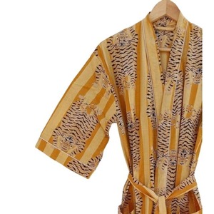Kimono en coton jaune moutarde à imprimé tigre – Kaftan long à motif animal rayé - Product Image 3
