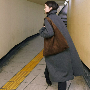 กระเป๋าหนังลายเซ็น - Product Image 1