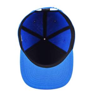 Casquette de baseball unisexe personnalisée à 5 panneaux, logo brodé bleu, perforations découpées au laser, casquette de sport imperméable 100% polyester - Product Image 1