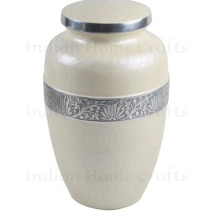 Urna Funeraria Beige con Banda Plateada, Urna Conmemorativa Redonda para Cenizas, Florero Decorativo para Uso Funerario - Artesanía India - Product Image 2