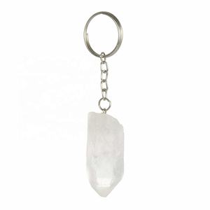 Haute qualité cristal clair naturel colonne hexagonale pierre à la main Point naturel métal porte-clés cristal pierre en gros - Product Image 6