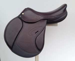 Silla de Montar de Cuero para Entrenamiento y Competición Ecuestre con Costuras Reforzadas, Paneles Ajustables y Soporte de Estabilidad para el Jinete - Product Image 5