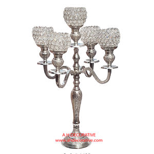 Candelabro de 5 Brazos con Base de Trípode Plateada en Relieve, Hecho a Mano, con Portavelas de Cristal para Centros de Mesa de Boda - Product Image 3