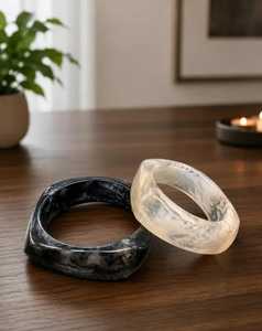 Bracelets en résine écologiques et tendance de fournisseur indien, motifs uniques, ajustement confortable, accessoires de mode du Nouvel An pour les magasins de détail - Product Image 1