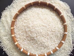 ข้าวเวียดนามขายส่งเมล็ดแคลโรสข้าวขนาดกลางริซริโซะ5% หักมาตรฐานสูง - Product Image 5