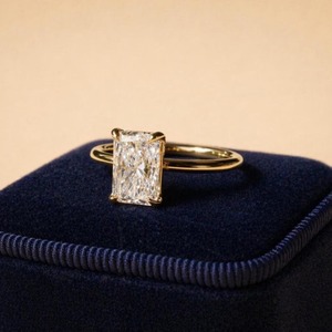 Bague de fiançailles en or plaqué avec diamant taille émeraude, bijou solitaire pour femme - Product Image 2