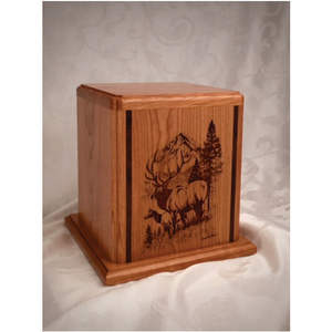 Urna de Madera Rústica con Diseño de Alce de Montaña para Cazadores y Amantes de la Naturaleza, Urna Conmemorativa de Madera Sólida de Gran Capacidad, Caja de Cremación de Madera Natural - Product Image 1