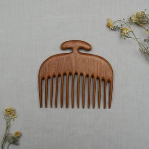 Peigne à cheveux artisanal en bois de rose, forme ovale, poli, objet décoratif en bois - Product Image 4