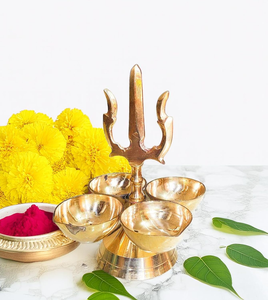 Lámpara de aceite Diya de latón con 4 cuencos, decoración tradicional hindú para Puja, para el festival Diwali, culto en templos, bodas y decoración del hogar - Product Image 3