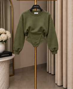 Sweat-shirt court beige pour femme avec body intégré, manches longues, col rond, style streetwear tendance - Product Image 4