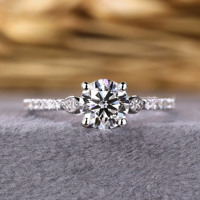 Klasik Laboratuvarda Yetiştirilmiş Elmas Nişan Yüzüğü VS2 Berraklıkta Brillant Kesim Pave İşlemeli 10K/14K/18K Altın Kaplama IGI Sertifikalı Yüzük