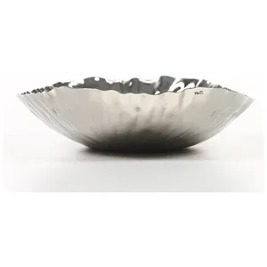 Nouveau bol de service artisanal de designer avec des courbes fluides et une finition métallique authentique pour une restauration raffinée, sûr pour la consommation. - Product Image 2