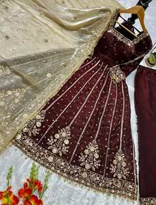 Conjunto de Vestido Festivo Tradicional con Bordado de Lentejuelas y Parte Inferior Bordada - Product Image 4