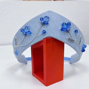 Diadema de Terciopelo con Bordado de Cuentas de Flores de Cristal para Mujer, Accesorio para el Cabello para Bodas y Fiestas, Corona Acolchada Hecha a Mano, Estilo Alice Puntiaguda - Product Image 1