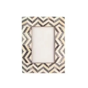 Cadre photo de luxe en os incrusté, moderne, fait main, bleu et blanc, écologique, durable, rectangulaire, pour présentation horizontale sur table - Product Image 4