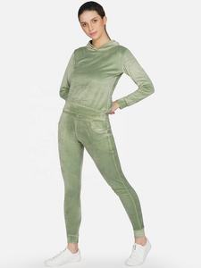 Conjunto de chándal de terciopelo de dos piezas con cremallera y pantalón corto, con logo personalizado de diamantes de imitación, para mujer, colección Primavera 2026 - Product Image 5