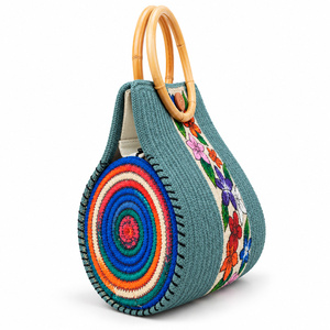 Sac fourre-tout personnalisé en jute tressé, fait main, avec découpes florales fantaisie, pour femme, avec anneau en bambou, deux doubles fermetures éclair et soufflets latéraux enroulés - Product Image 3