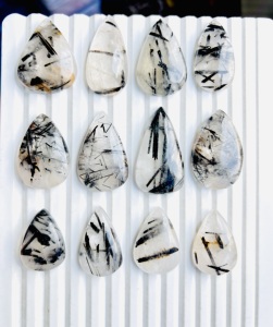 Cabujón de Cuarzo Rutilado Negro Natural, Formas Mixtas, Base Plana, Gema para Joyería, Suelto, Todos los Tamaños, Piedra de Nacimiento - Product Image 1