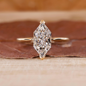 Anillo de Compromiso con Diamante Solitario Corte Marquesa, Oro Amarillo de 14K, Anillo de Boda Minimalista y Elegante, Unisex - Product Image 1