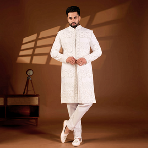 Tenue de mariage festive pour homme, Sherwani de qualité supérieure, toucher divin, sans plis, col mandarin structuré, motif floral festonné - Product Image 1