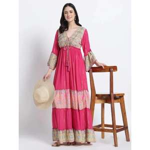 Vibrante Vestido Maxi Boho Color Fucsia con Detalles Bordados, para la Fashionista con Estilo, con Bordado de Inspiración Étnica Bellamente Contrastado - Product Image 5