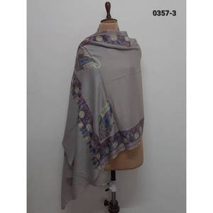 Étoles 100 % laine avec grand bordure floral brodé sur 4 côtés - Product Image 1