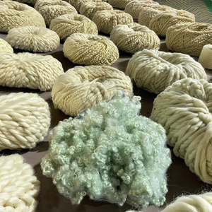 Fibre de polyester vert conjugué creux 7D HC de qualité A, certifiée GRS, pour le rembourrage de jouets, oreillers, couvertures, coussins et meubles. - Product Image 1