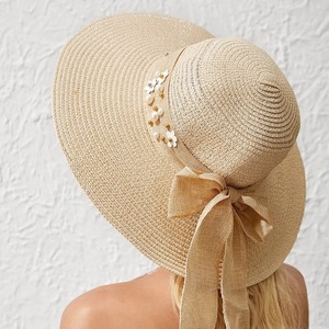หมวกสานผู้หญิงปีกกว้าง ป้องกันแสงแดดในฤดูร้อน ประดับโบว์ริบบิ้นและมุก ดีไซน์หรูหรา เหมาะสำหรับวันหยุดพักผ่อนริมชายหาด น้ำหนักเบา แฟชั่นเก๋ไก๋ - Product Image 3