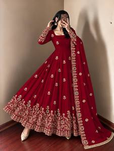 Ensemble Anarkali brodé bordeaux pour femme avec dupatta, robe ethnique florale perlée pour mariage, fête, Diwali - Product Image 2