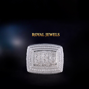 Bague de fiançailles en argent 925 avec diamant moissanite ovale et halo scintillant - Product Image 1